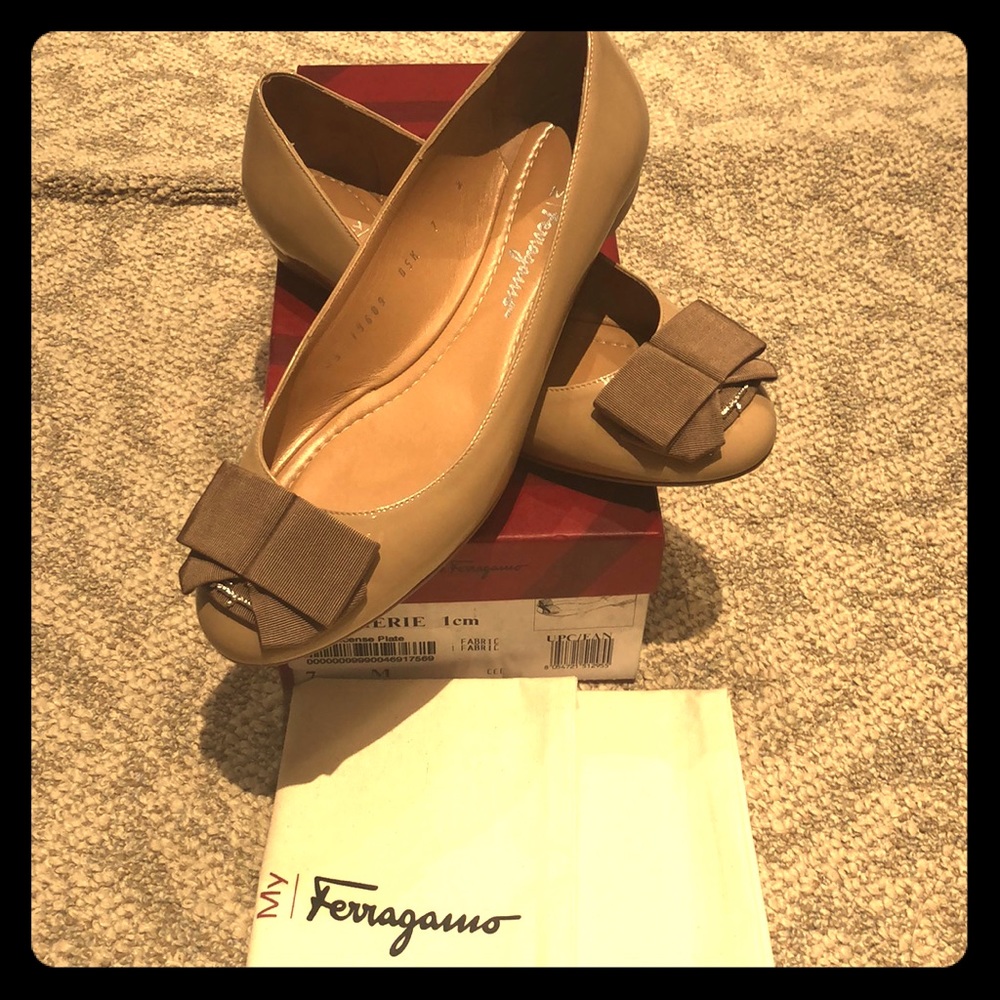 Salvatore ferragamo patent ballet flats